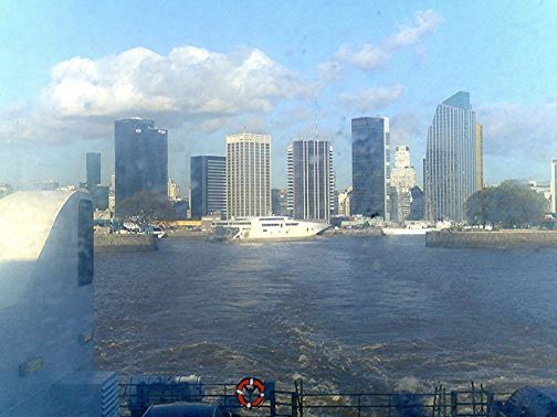 Ausfahrt aus Buenos Aires. Foto E. Haerter